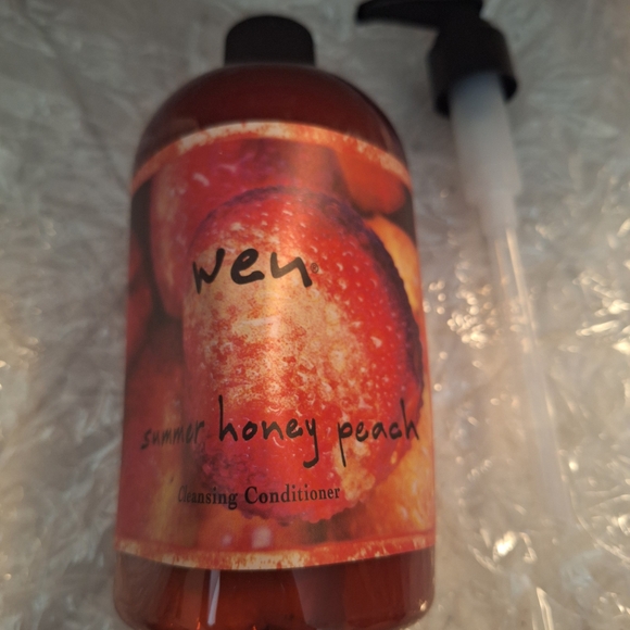 WEN Hair Conditioner Set - Red and Green Bottles - Picture 5 of 5